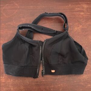 SHEFIT Black Sports Bra Adjustable Supportive Design